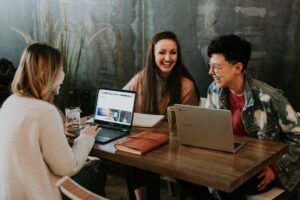 Equipo de personas trabajando
